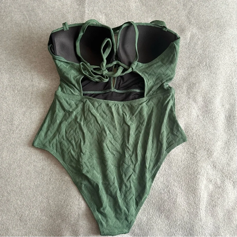 NWT CUPSHE One Piece Swimsuit Wrapped Back Cut Out Molded Cups green size L - Picture 3 of 4